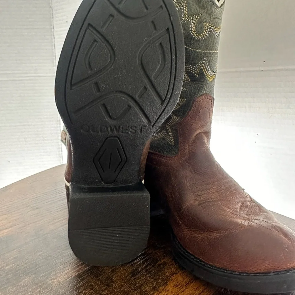 Kids size 1 Cowboy Boots - Picture 5 of 5